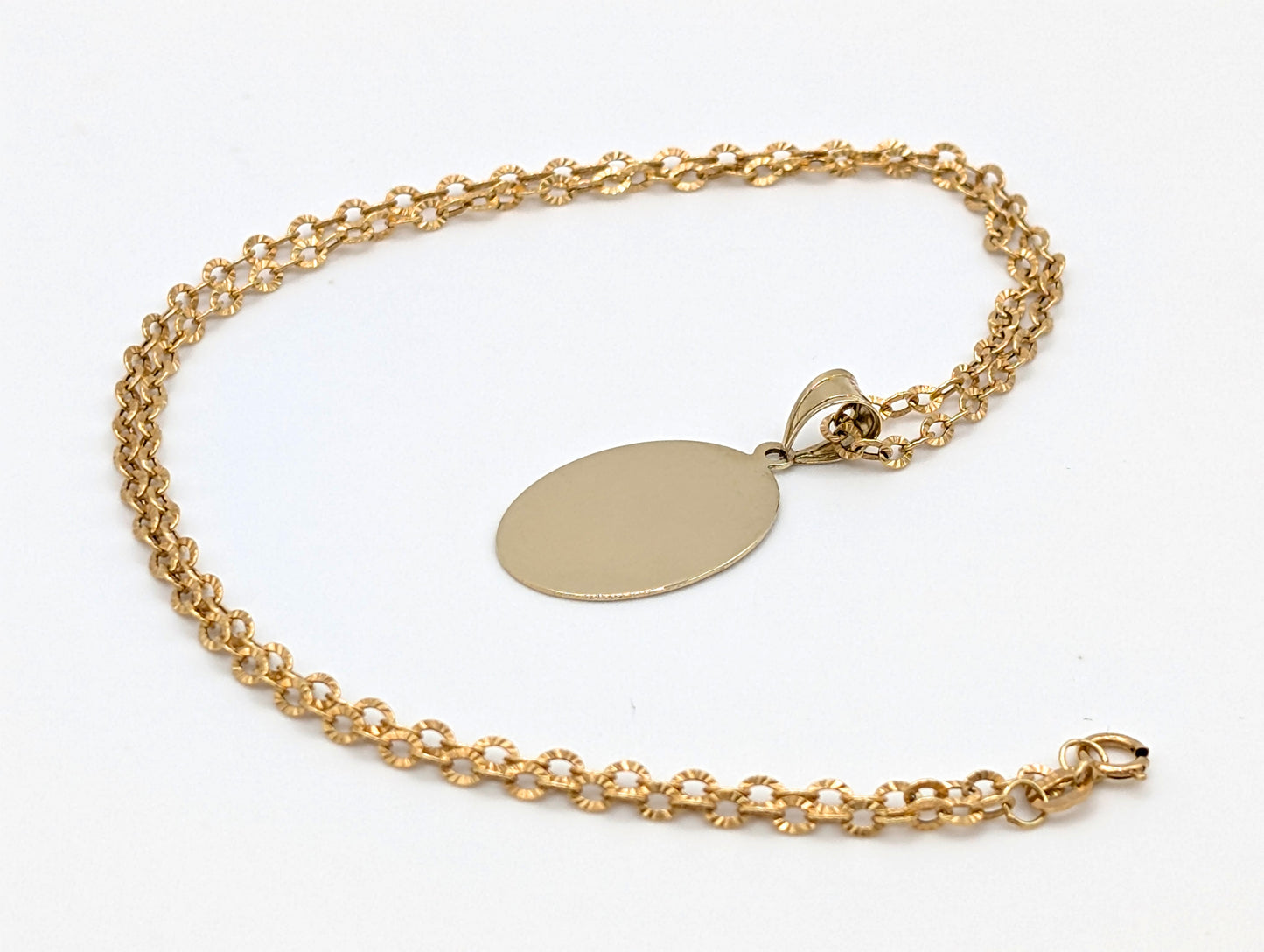 14ct Yellow Gold Oval Pendant Necklace