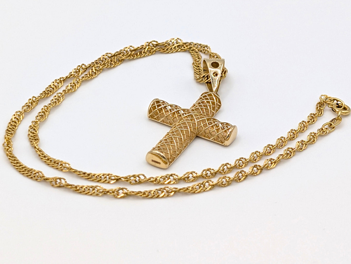 14ct Yellow Gold Crucifix Pendant Necklace